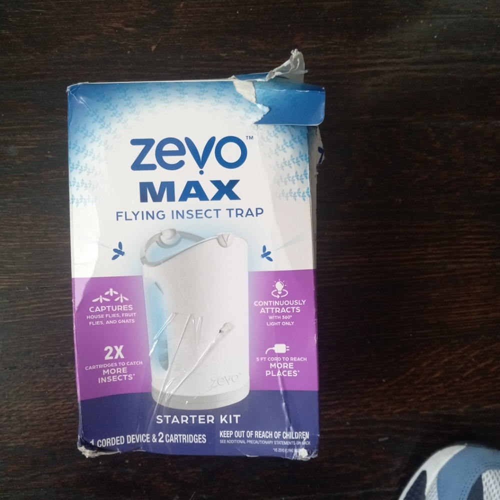 Zevo MAX Flying Insect Trap, Fly Trap Captures Houseflies, Fruit Flies Corded